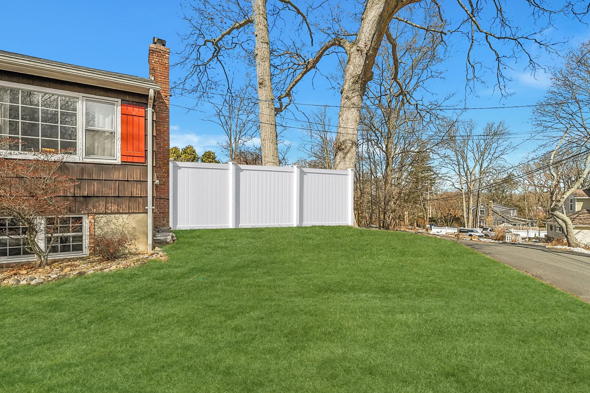36 Spruce Drive, East Northport, New York image 30