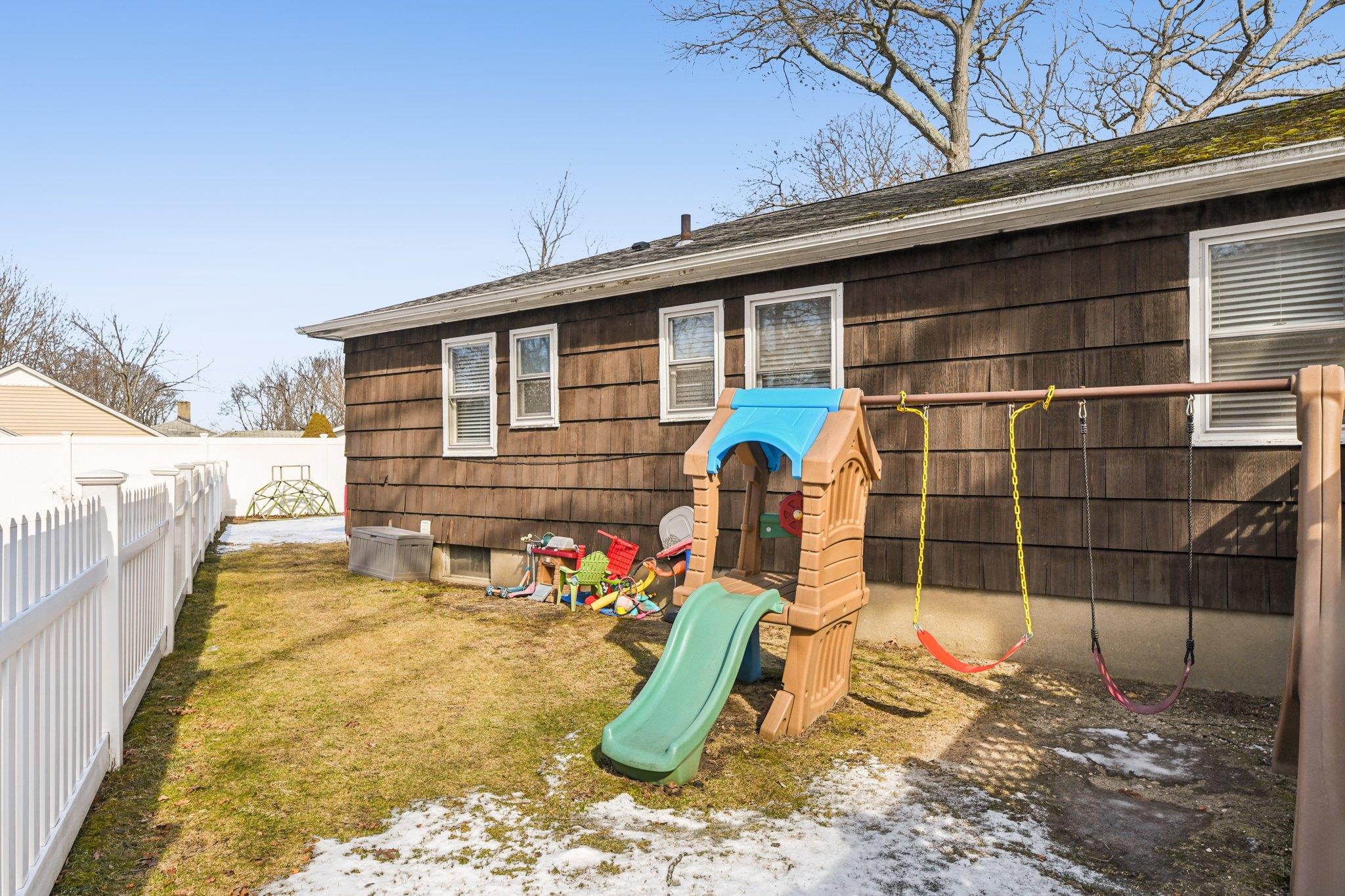 36 Spruce Drive, East Northport, New York image 28