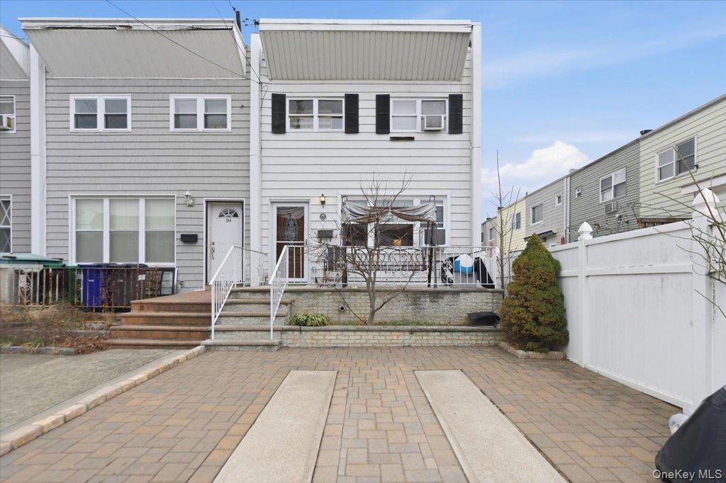 Photo of 192 Huntington Avenue, Bronx, NY 10465 (MLS # 953518)