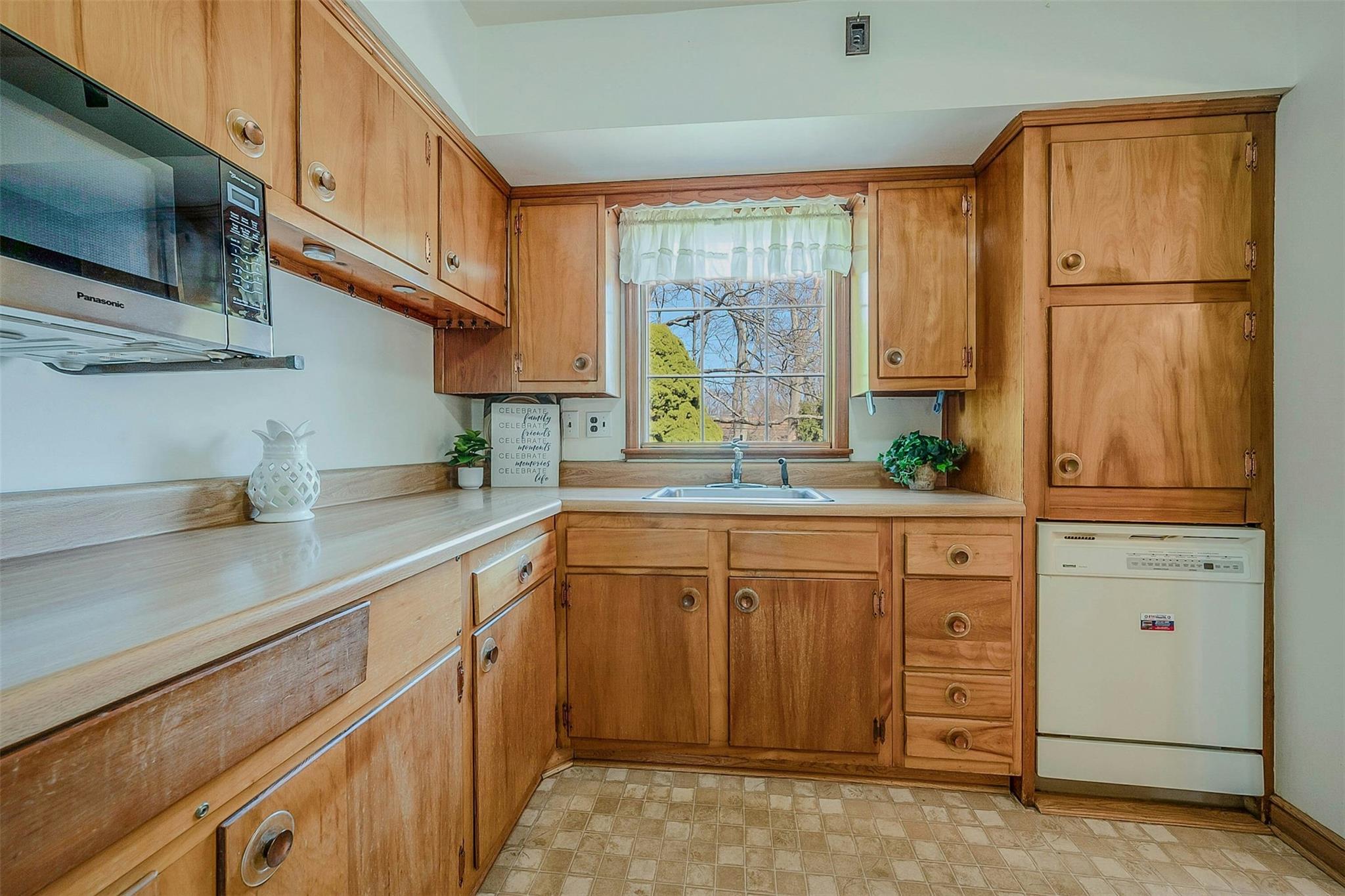 177 Marilynn Street, East Islip, New York image 5