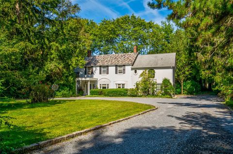 10 Hemlock Court Laurel Hollow NY 11771