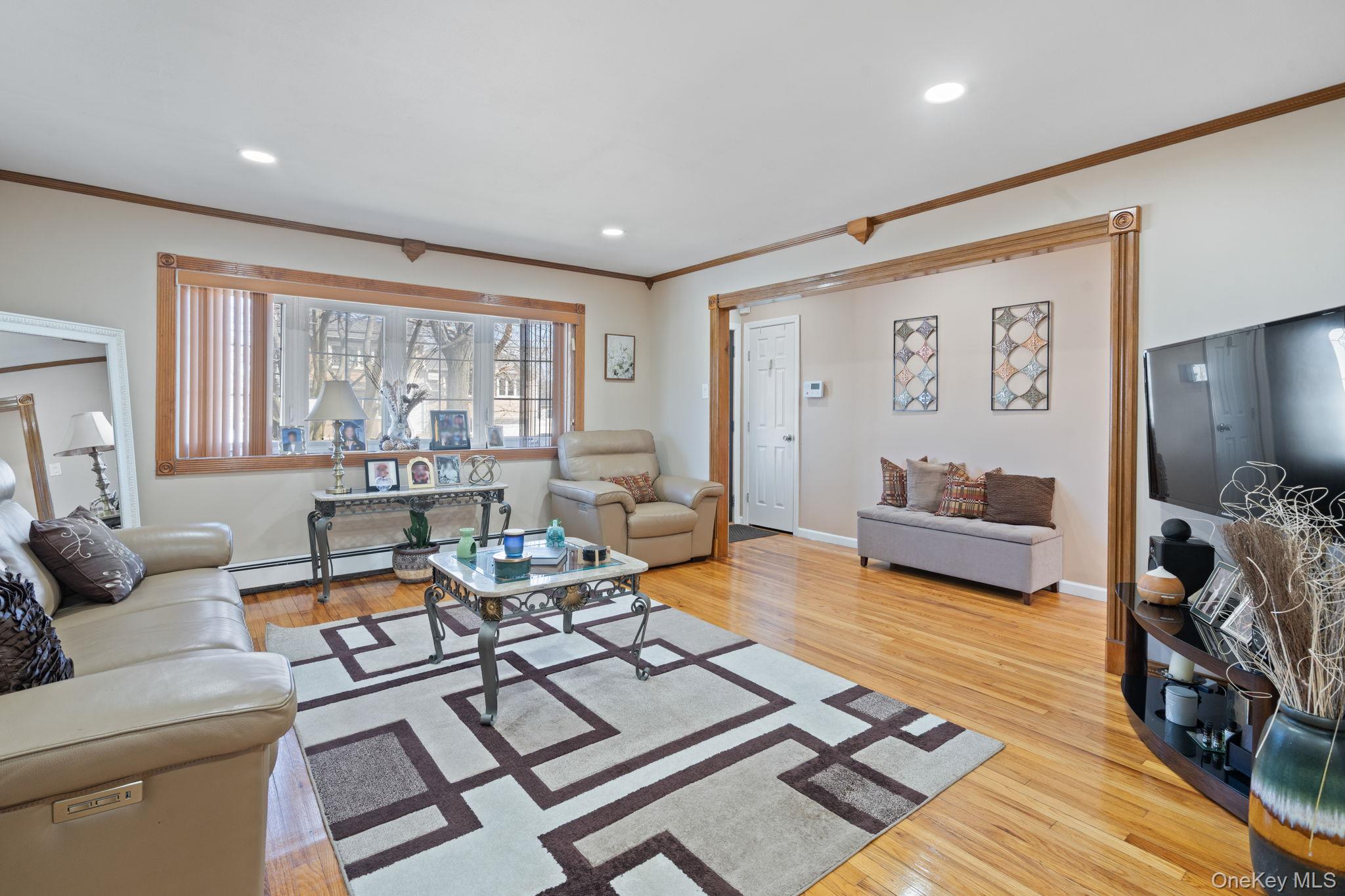 572 S Bayview Avenue