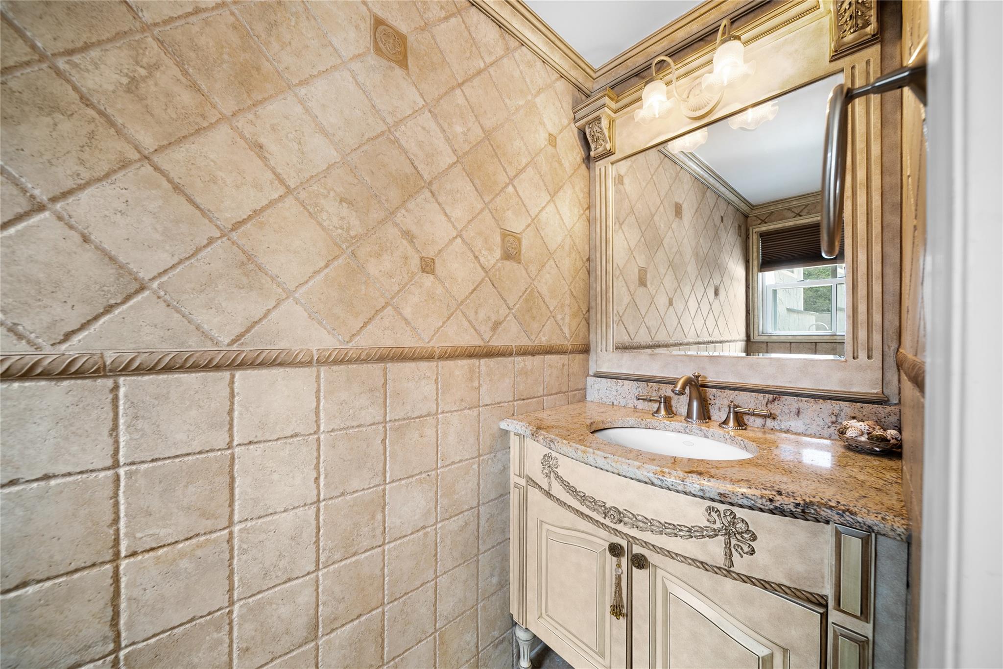1346 Milanna Lane, Wantagh, New York image 18