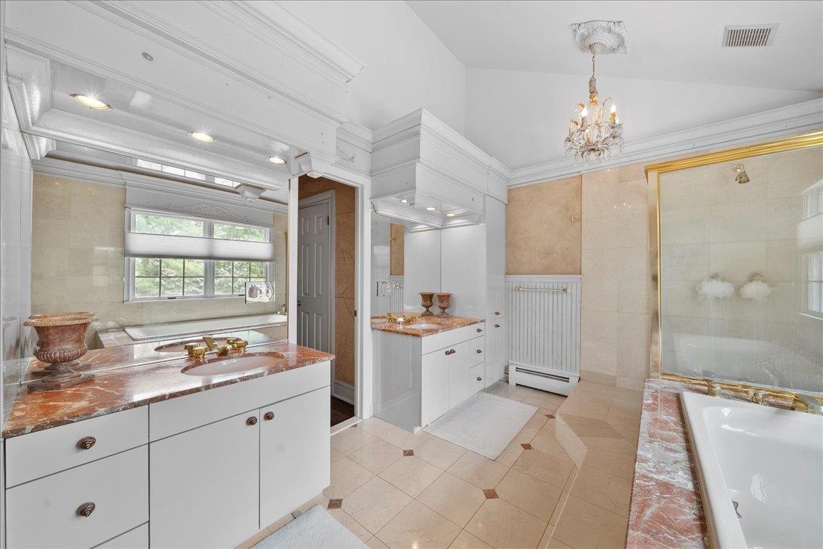40 Carlisle Lane, East Islip, New York image 21