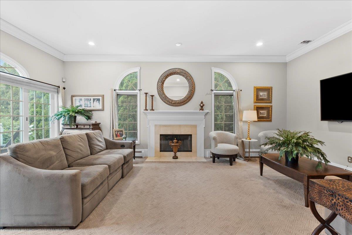 40 Carlisle Lane, East Islip, New York image 10