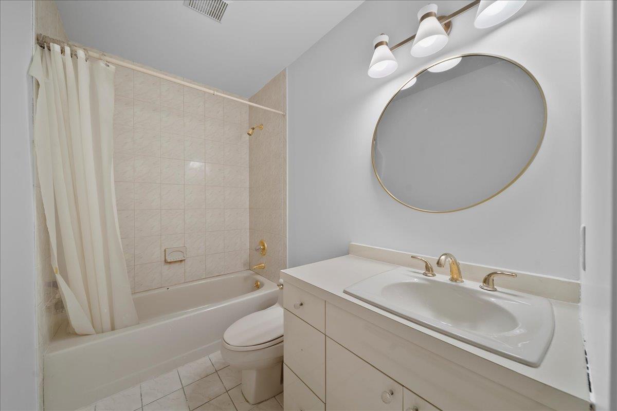 40 Carlisle Lane, East Islip, New York image 25