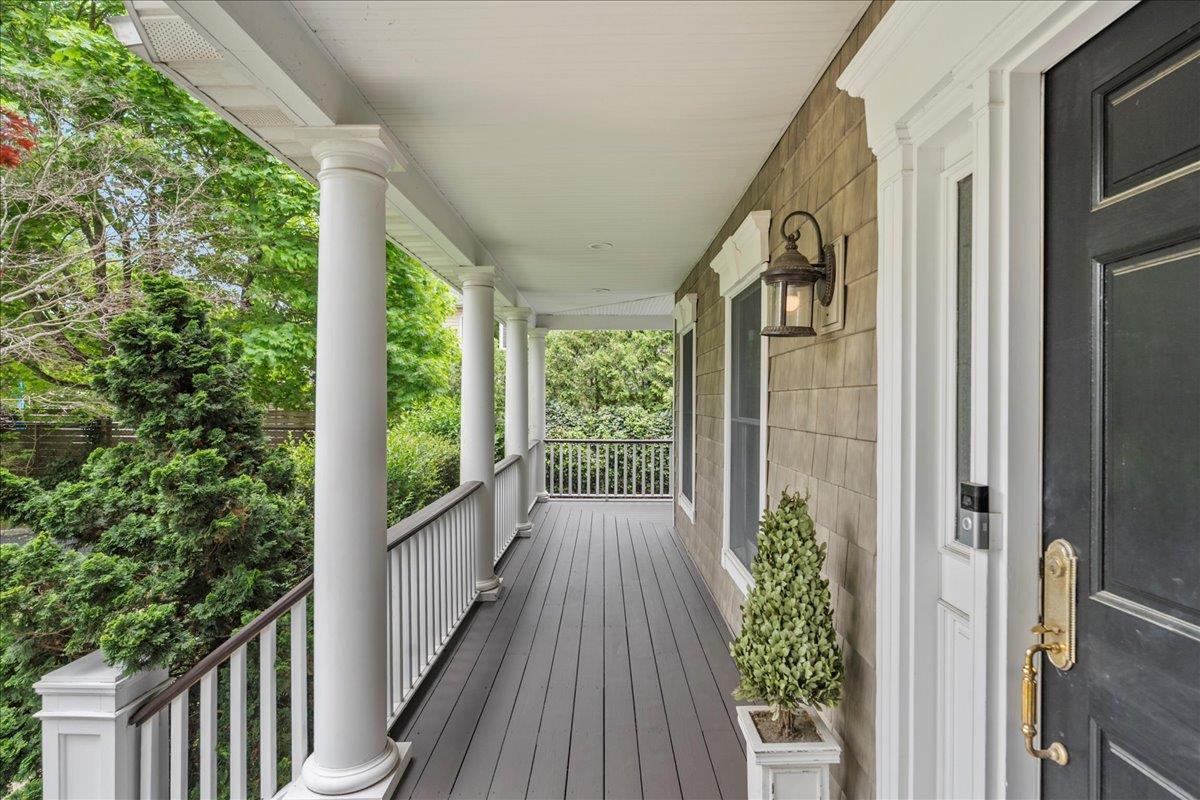 40 Carlisle Lane, East Islip, New York image 2