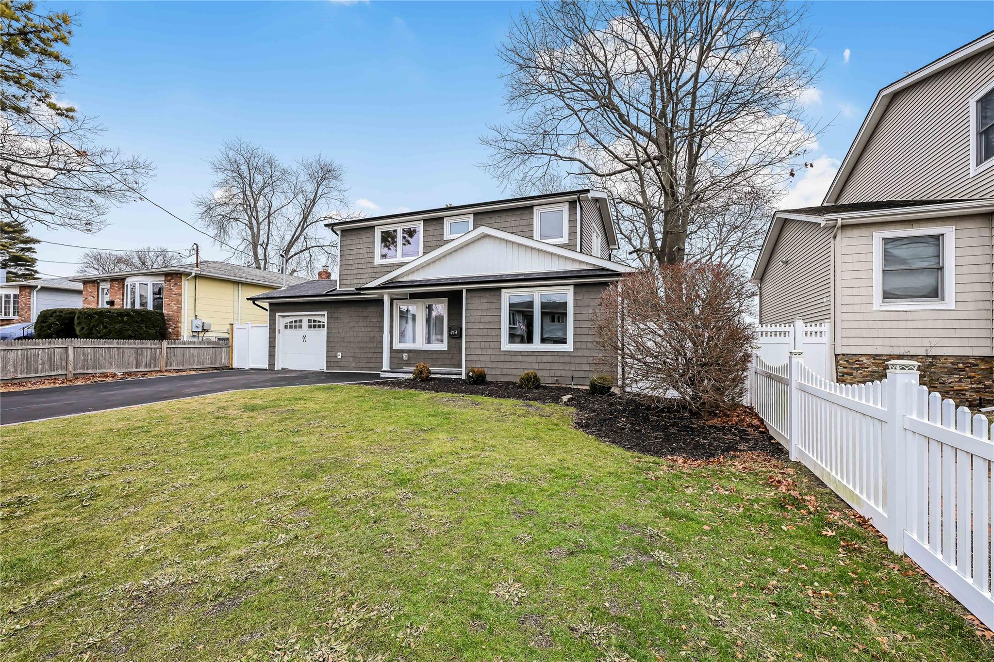 214 Oak Neck Road, West Islip, New York image 22