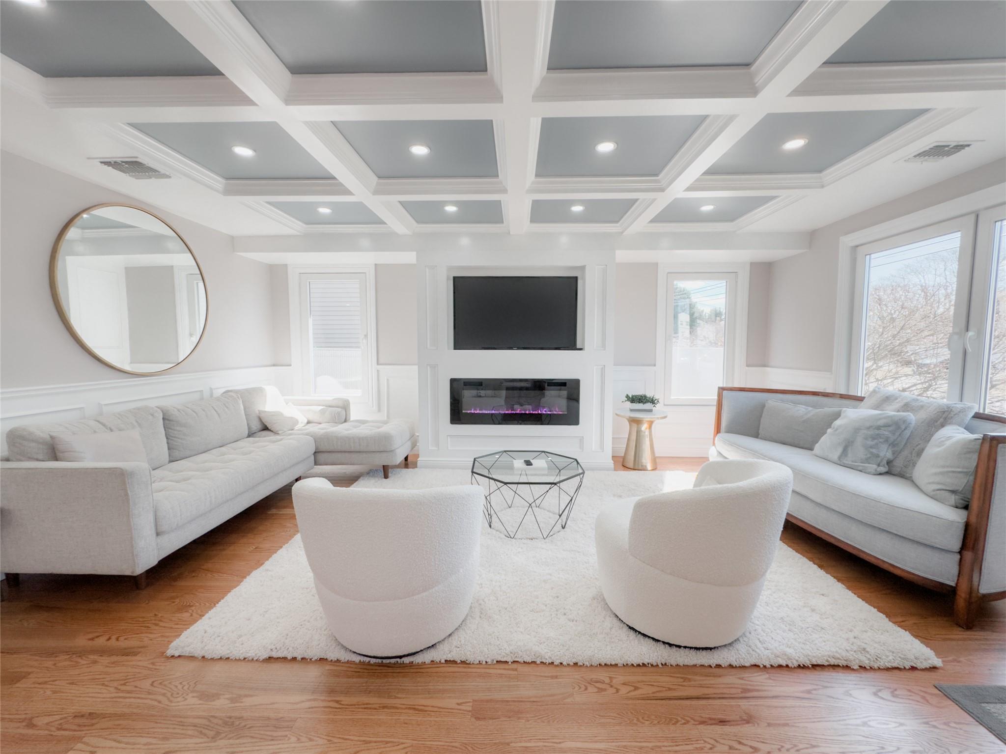 214 Oak Neck Road, West Islip, New York image 4