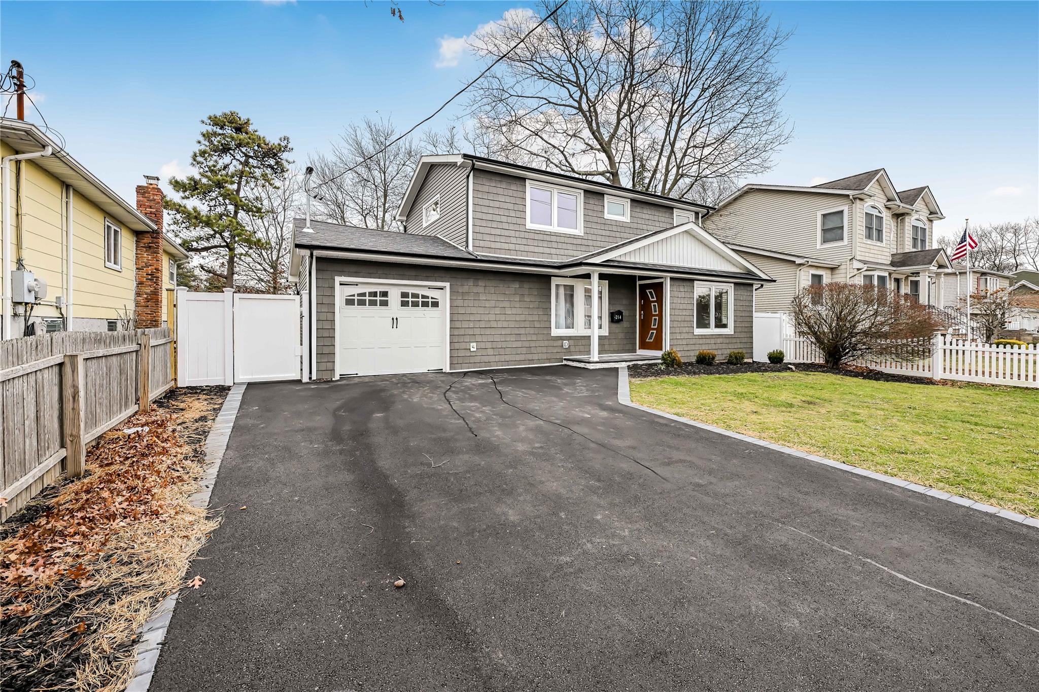 214 Oak Neck Road, West Islip, New York image 23