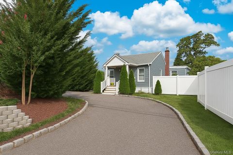 Photo of 5 Bristol Street, Huntington, NY 11743 (MLS # 915075)