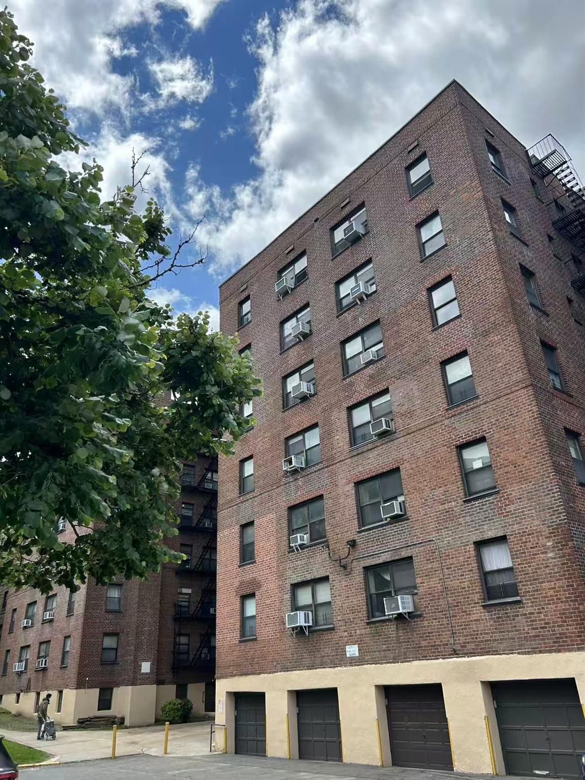 141st Street 5A, Flushing, Queens, NY - 1 Bedrooms  
1 Bathrooms  
3 Rooms - 