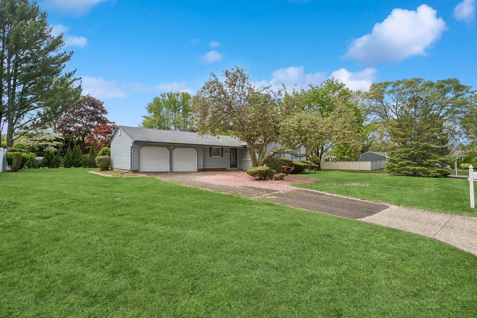 Milburn Road, South Setauket, Hamptons, NY - 3 Bedrooms  
2 Bathrooms - 