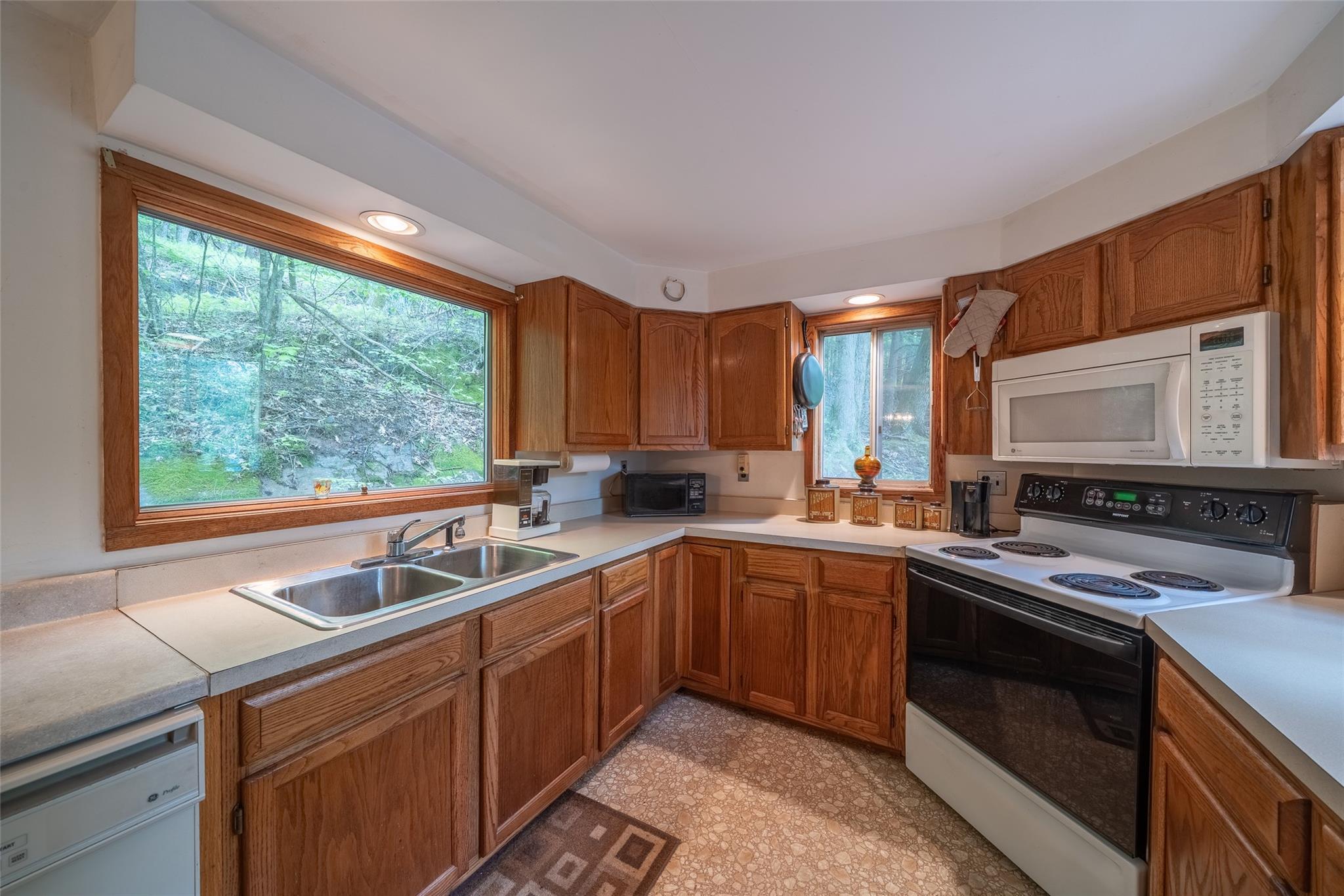 Main Street, Grahamsville, New York - 2 Bedrooms  
2 Bathrooms  
9 Rooms - 