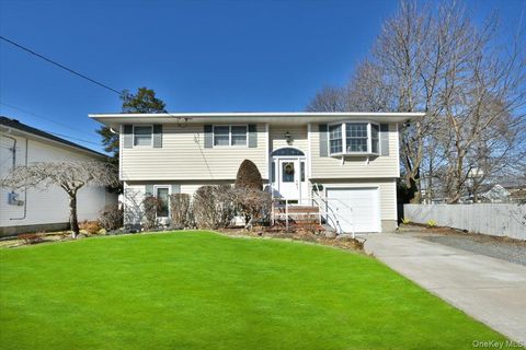 255 Brookside Court Copiague NY 11726