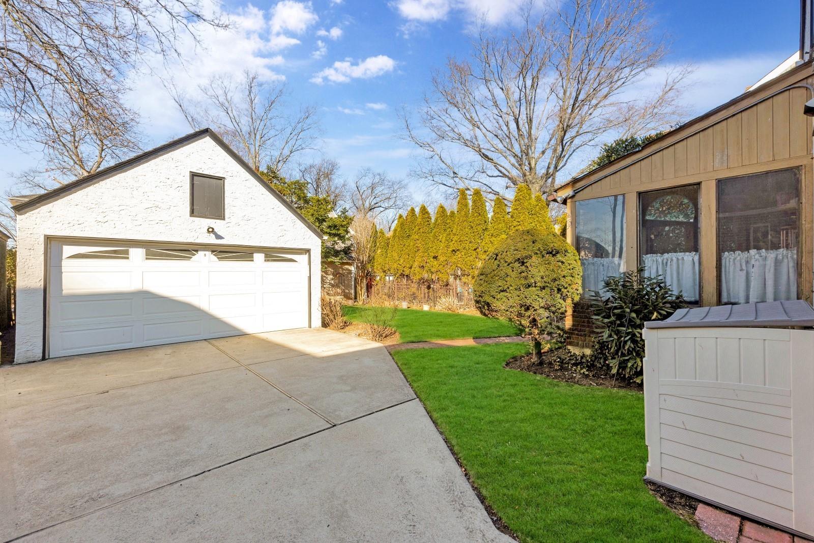 98 Chestnut Avenue, Floral Park, New York image 25