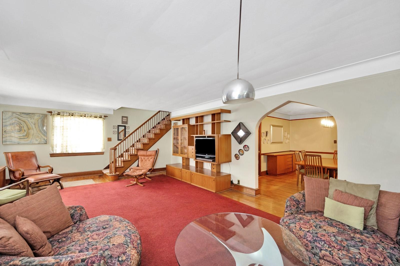98 Chestnut Avenue, Floral Park, New York image 4