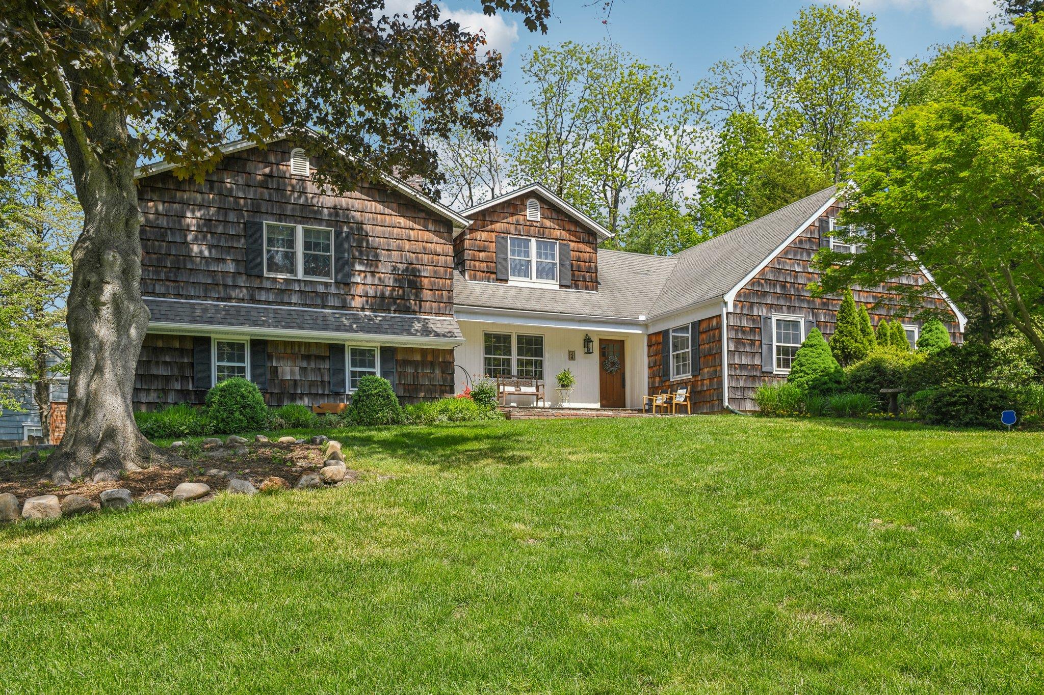Property for Sale at Cakewalk Terrace, Smithtown, Hamptons, NY - Bedrooms: 5 
Bathrooms: 3  - $989,000