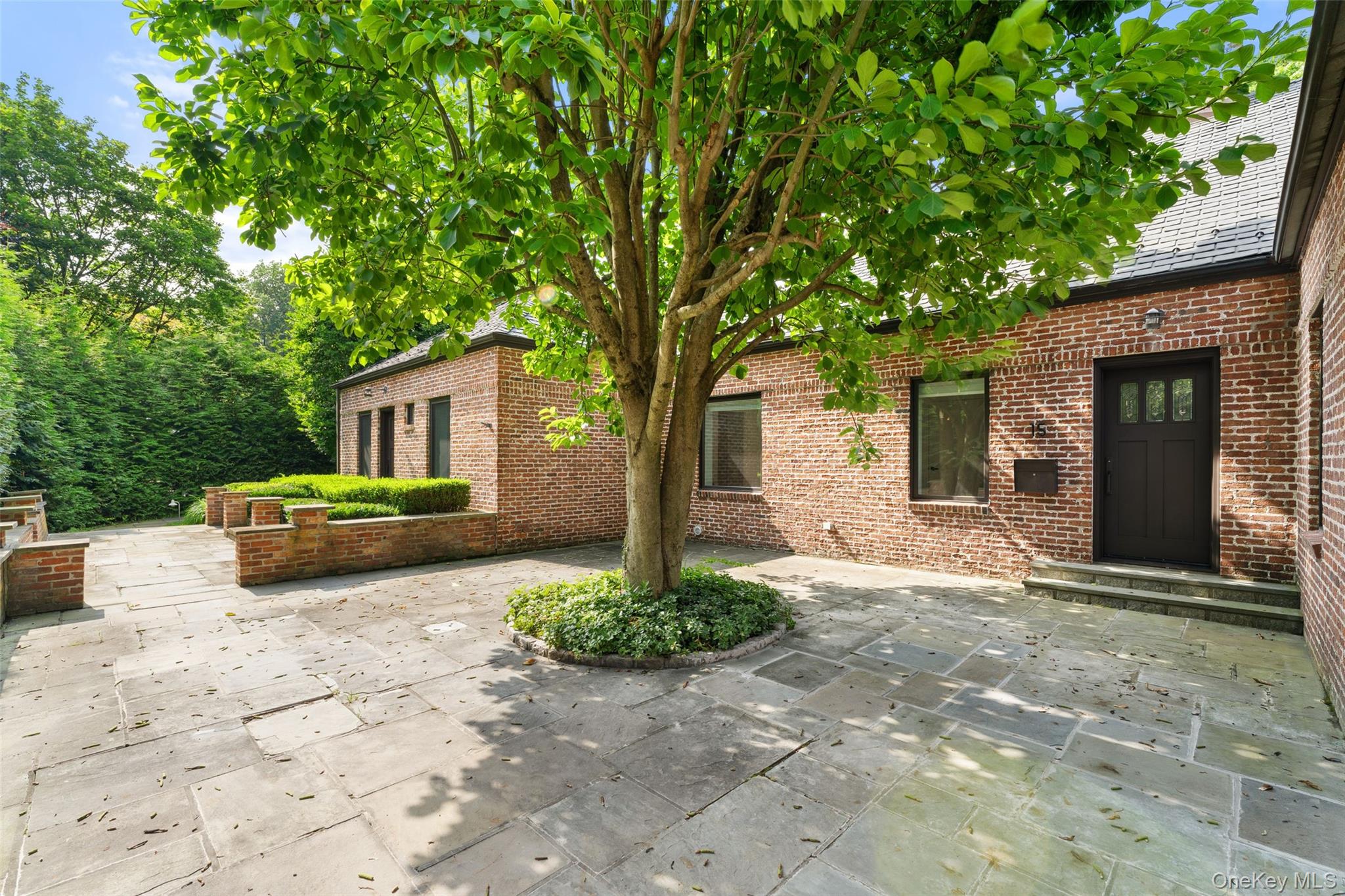 15 Hudson Road E