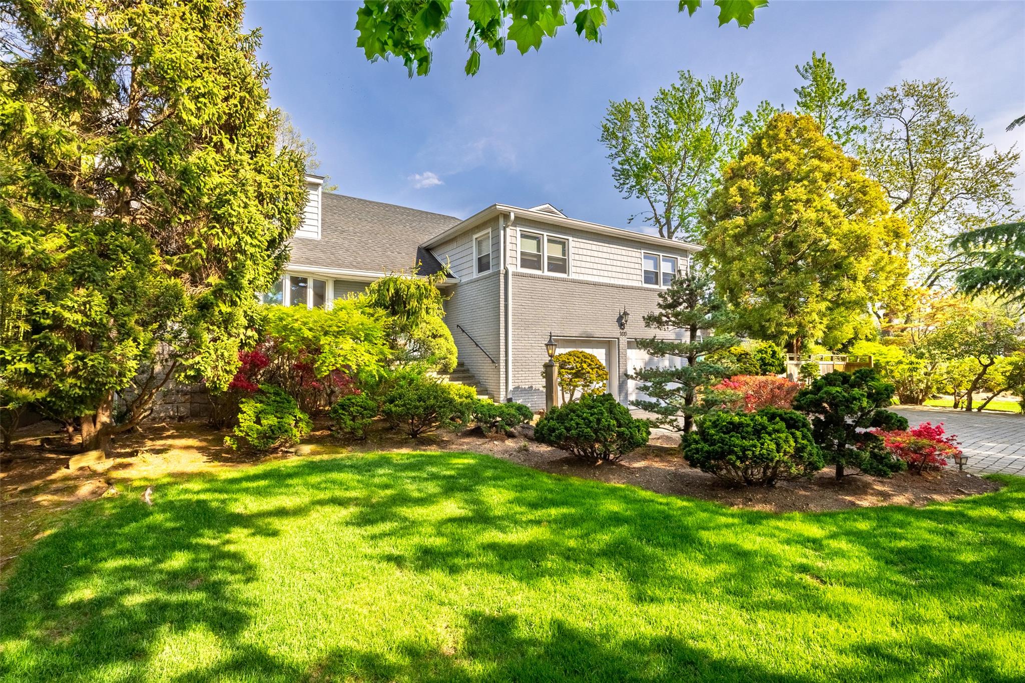 100 Marlborough Court, Rockville Centre, New York image 2