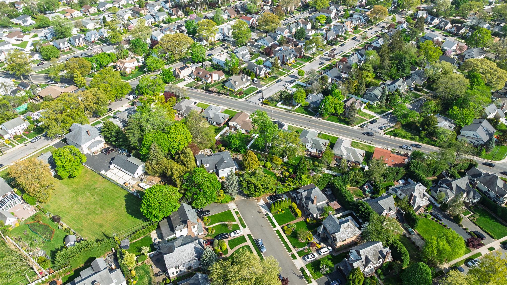 100 Marlborough Court, Rockville Centre, New York image 37