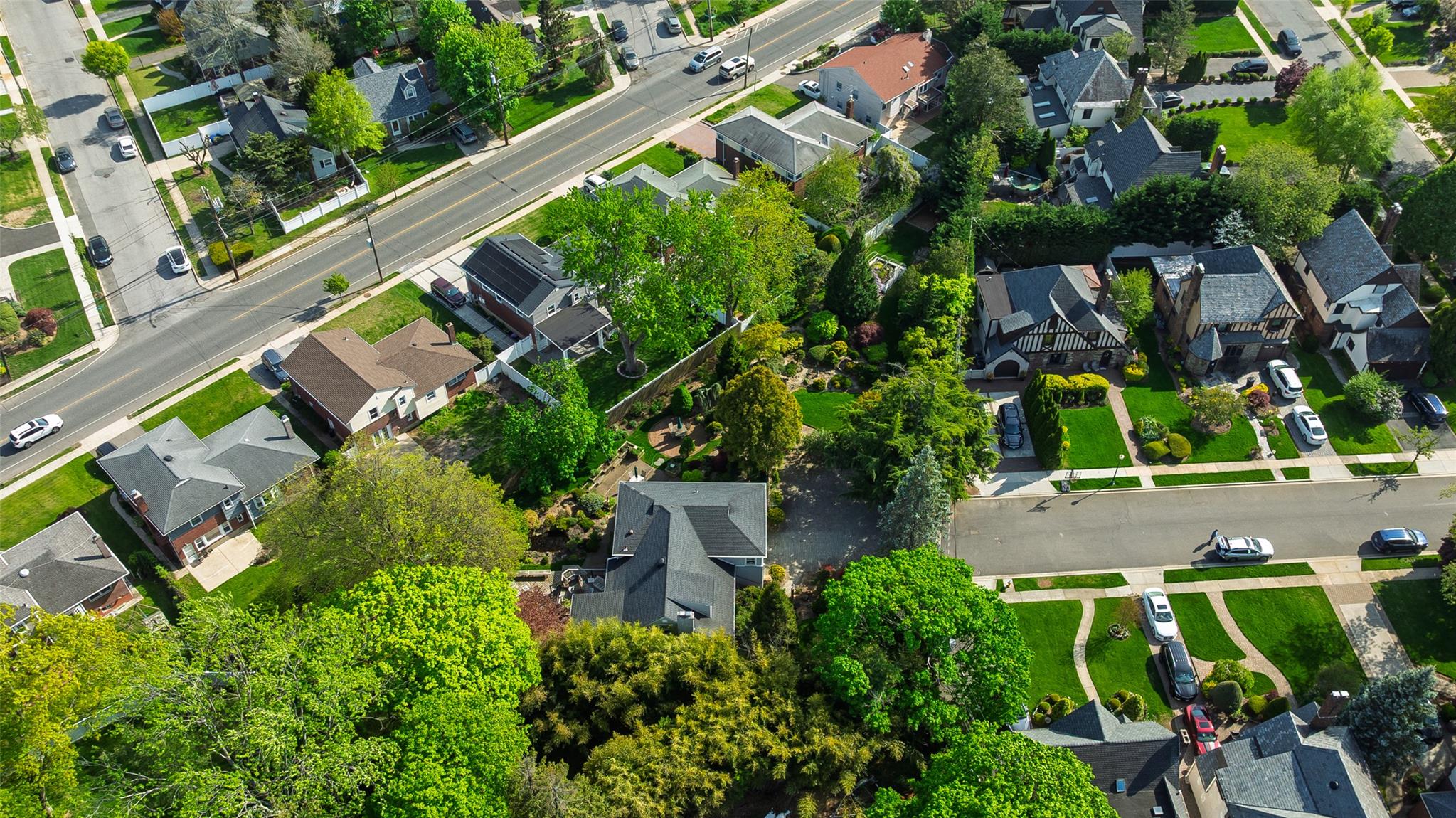 100 Marlborough Court, Rockville Centre, New York image 39