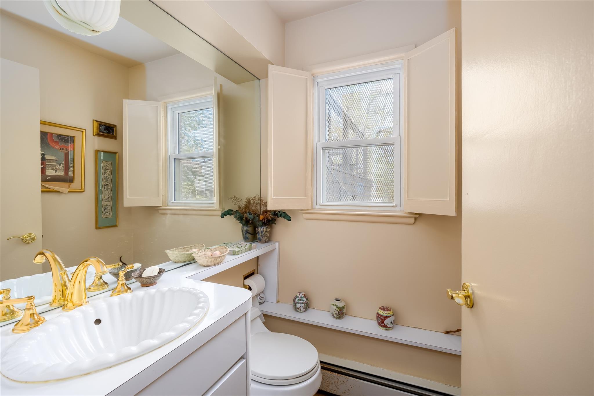 100 Marlborough Court, Rockville Centre, New York image 33