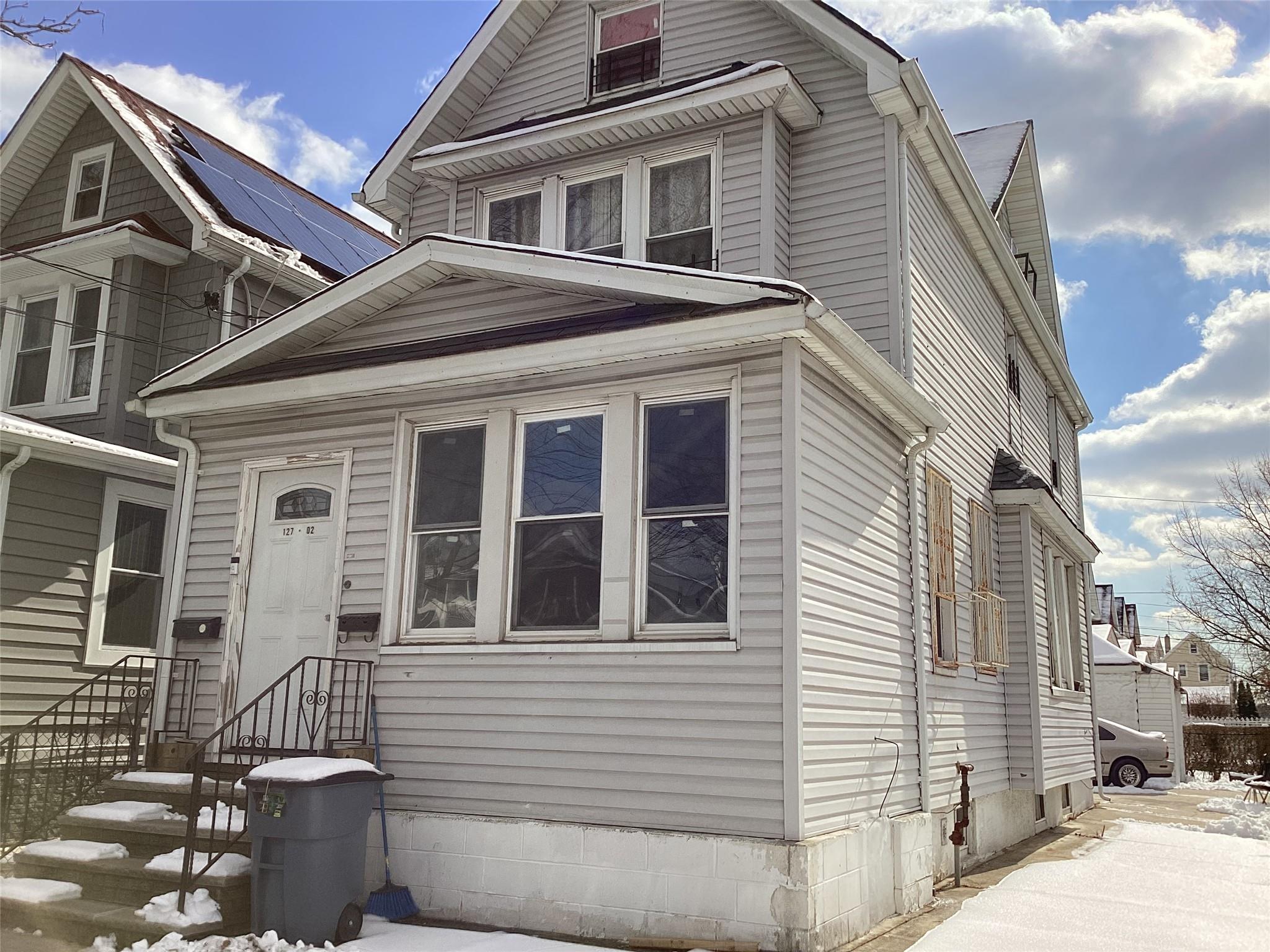 Rental Property at 95 Avenue, Richmond Hill, Queens, NY - Bedrooms: 2 
Bathrooms: 2 
Rooms: 6  - $3,000 MO.