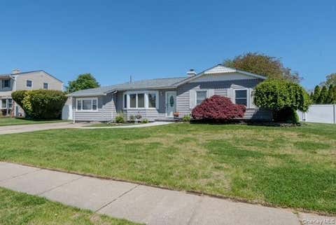 Homes For Sale - 41 Jenny Lane<br/> Holtsville, NY 11742