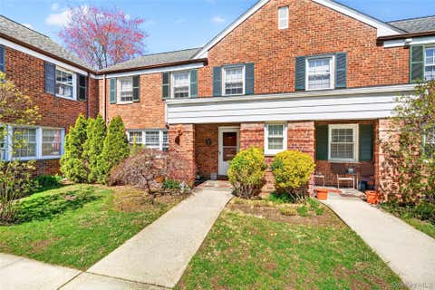 Homes For Sale - 115 Robins Road Rd #115<br/> New Rochelle, NY 10801