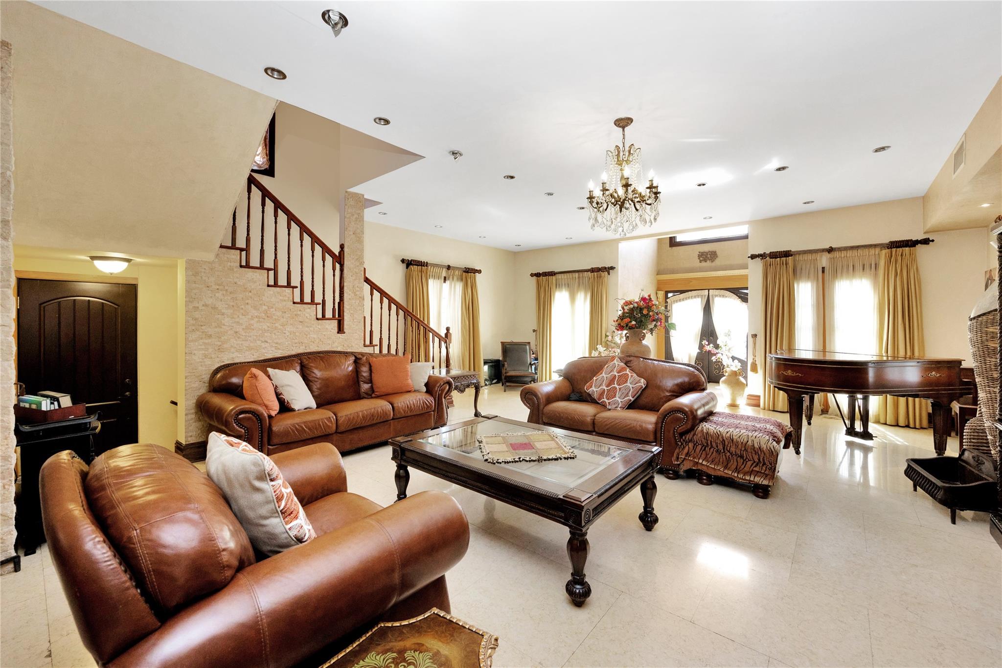 186-31 Radnor Road