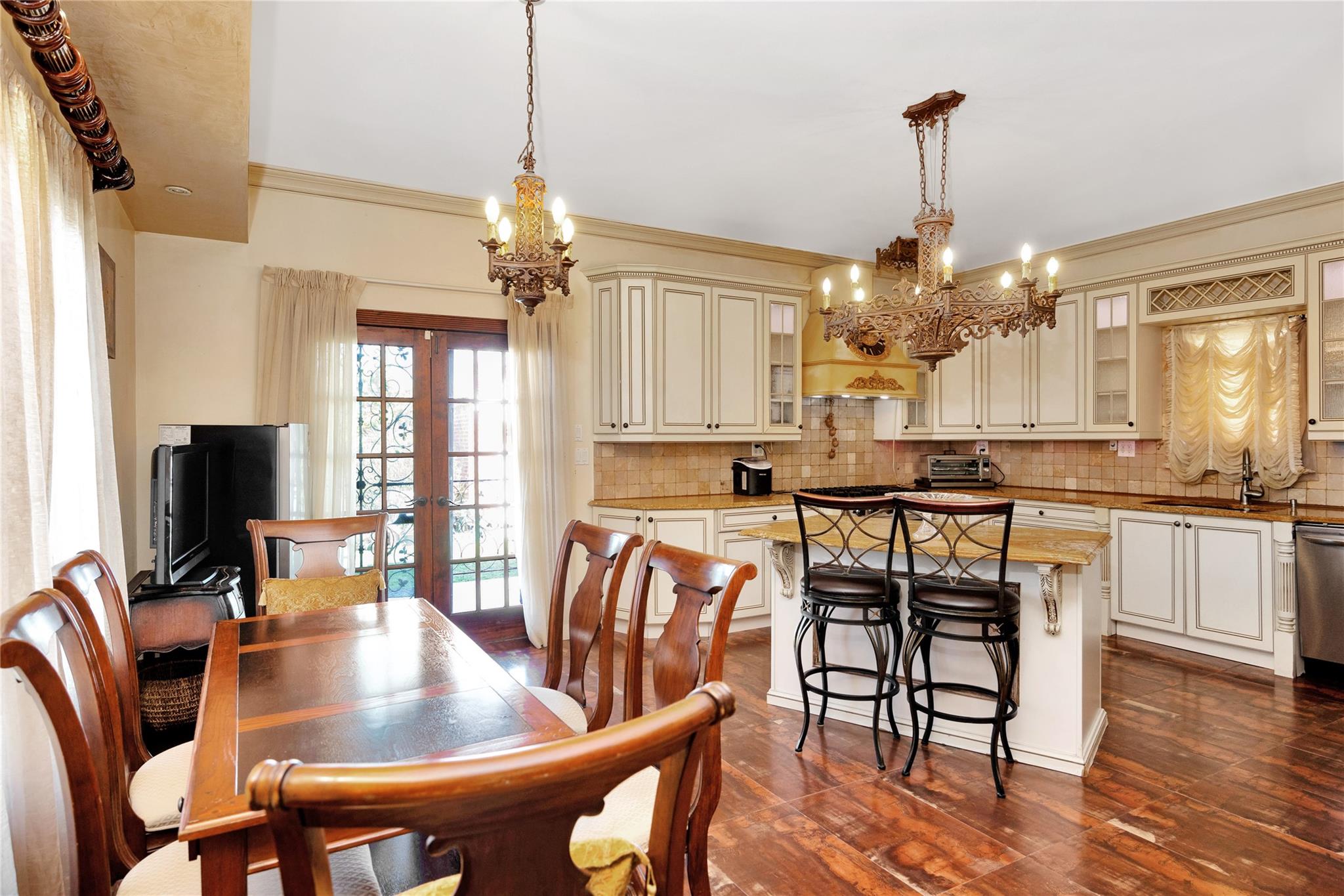 186-31 Radnor Road, Jamaica Estates, New York image 9