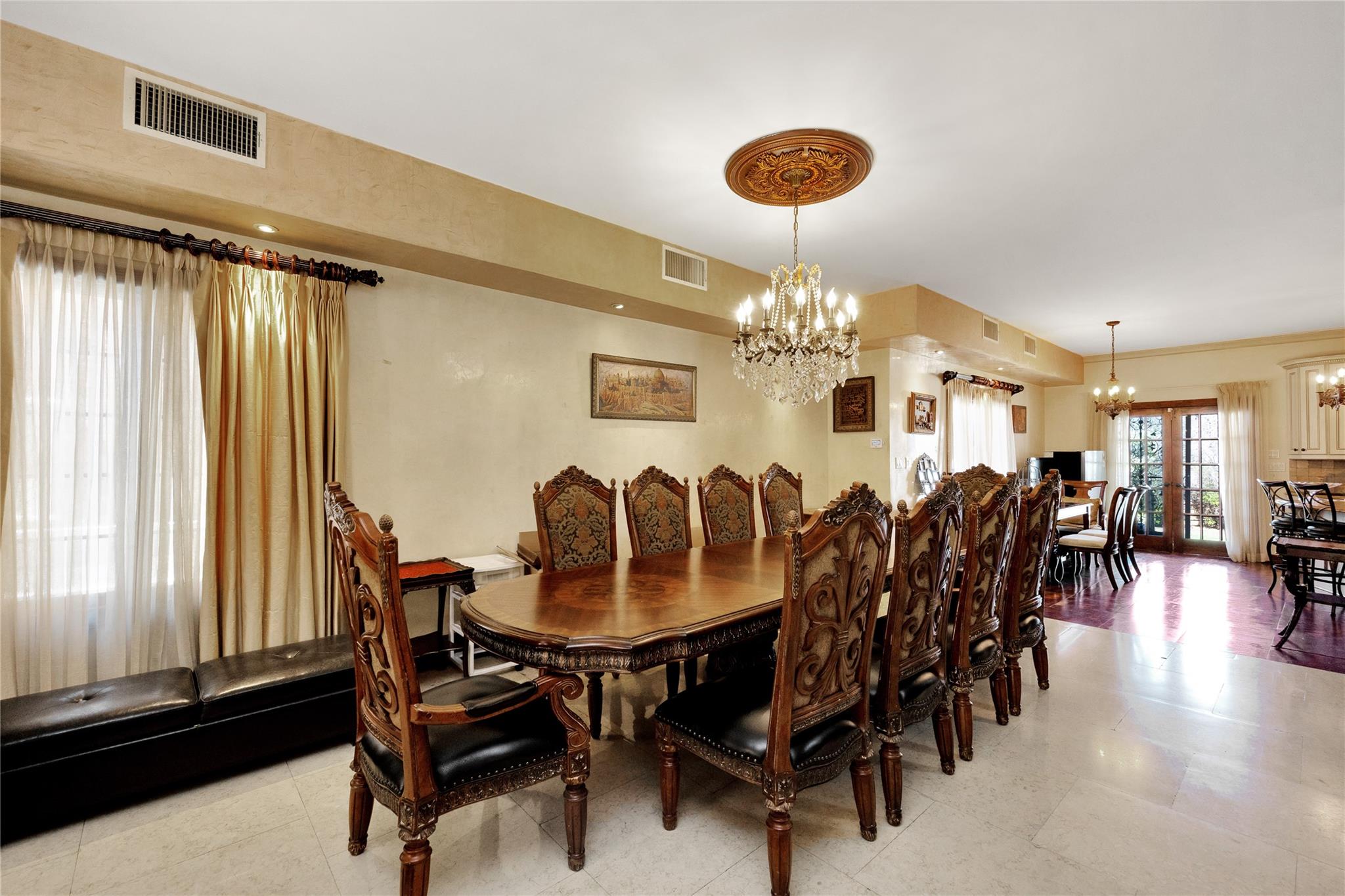 186-31 Radnor Road