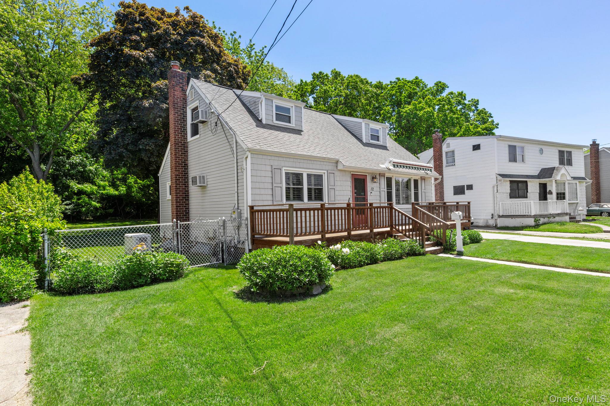 12 Leslie Lane