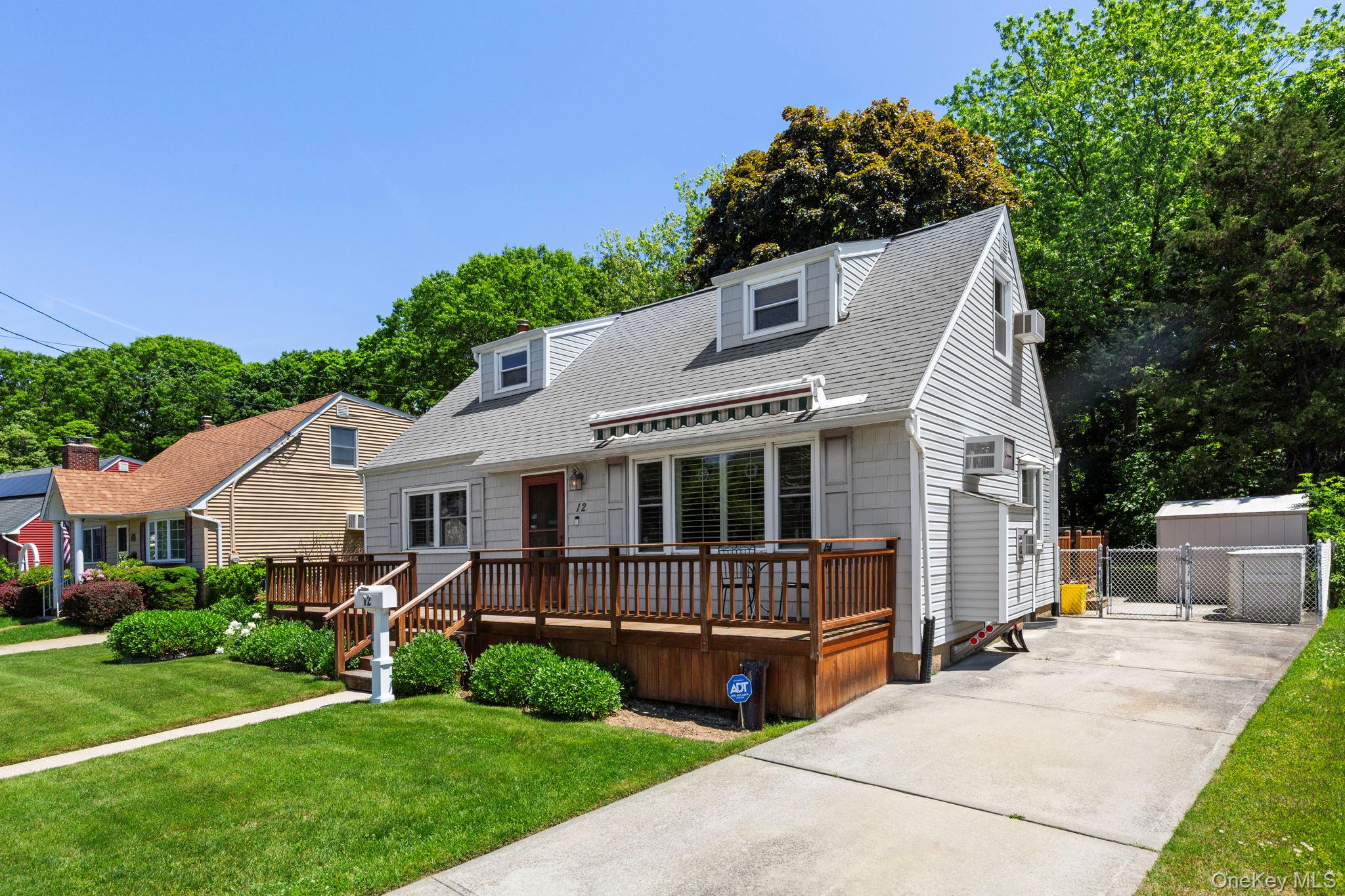 12 Leslie Lane