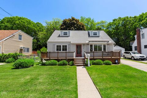 Homes For Sale - 12 Leslie Lane<br/> Massapequa, NY 11758