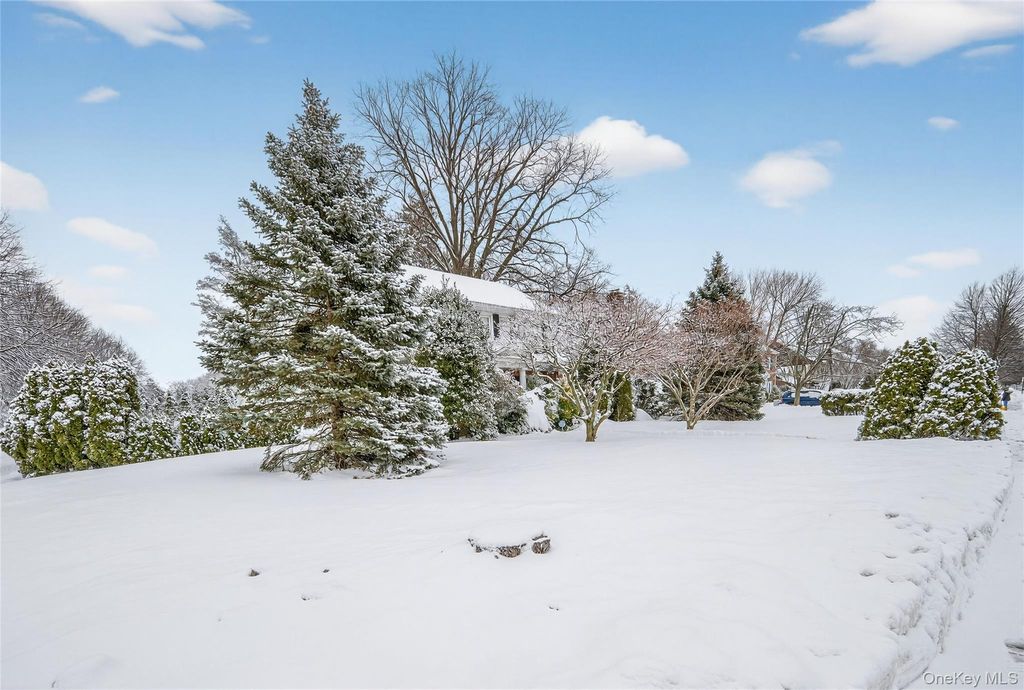 Photo of 225 Nassau Boulevard, Garden City, NY 11530 (MLS # 949984)