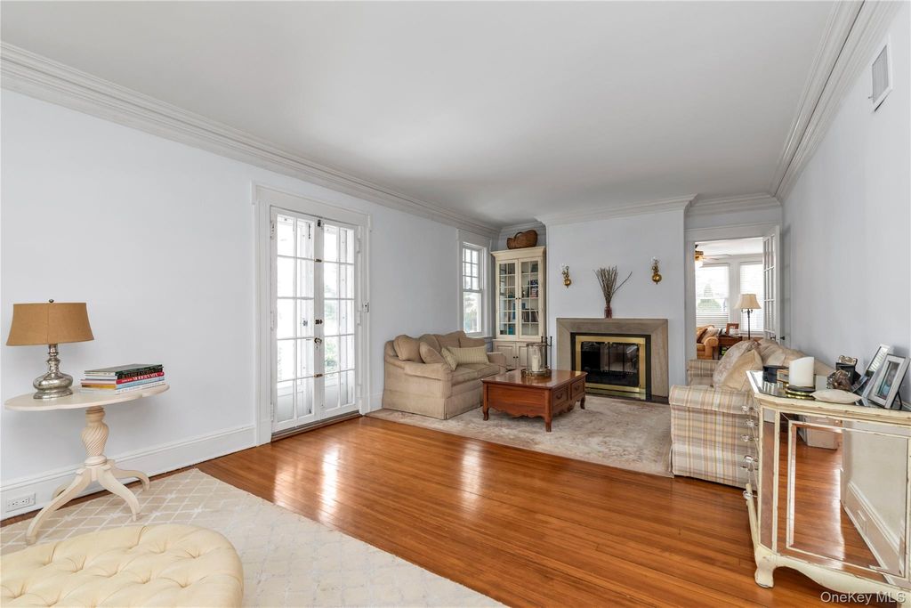 Photo of 168 Brixton Road, Garden City, NY 11530 (MLS # 964186)