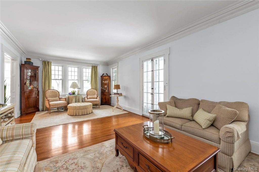 Photo of 168 Brixton Road, Garden City, NY 11530 (MLS # 964186)