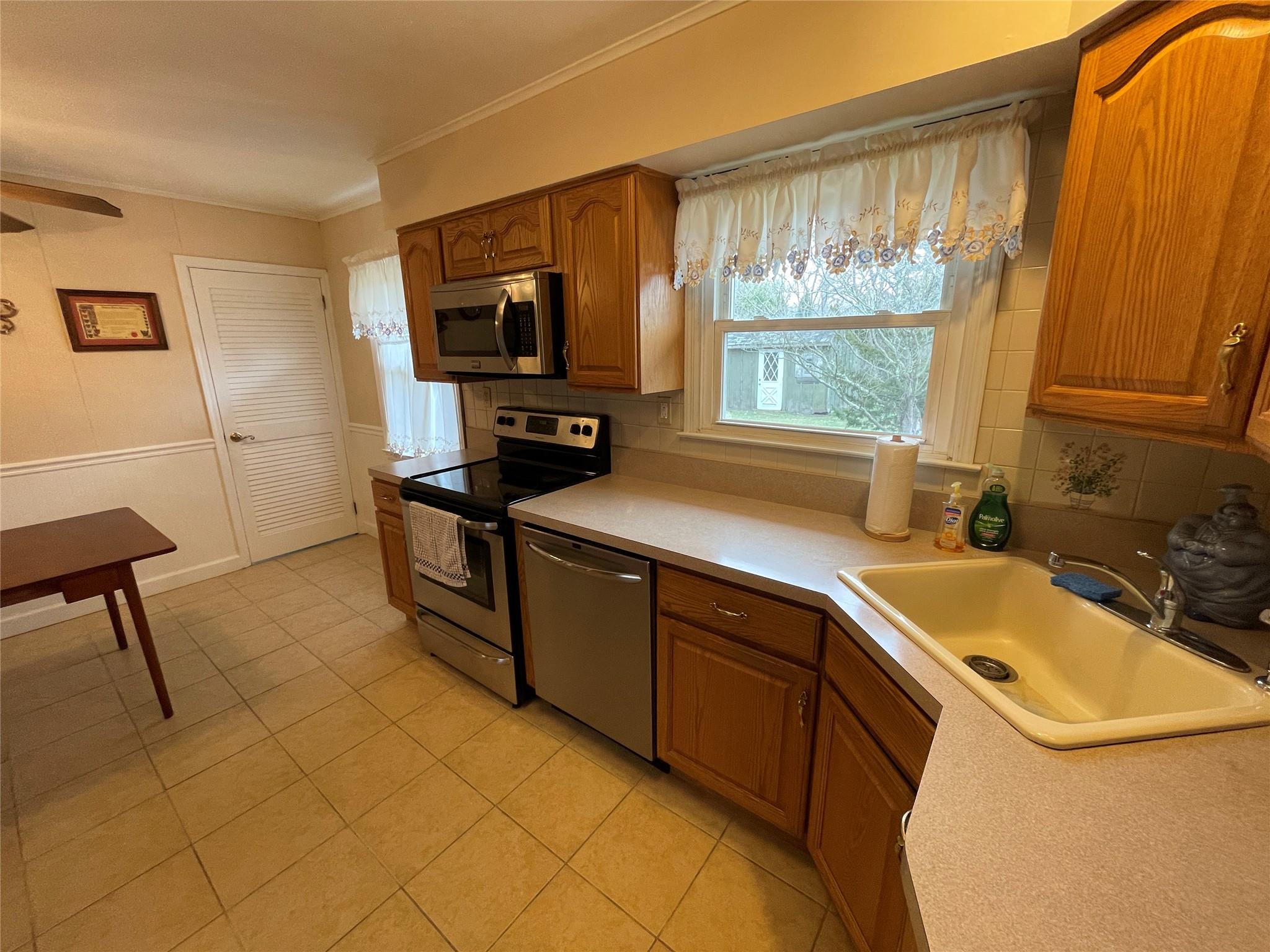 16 N Guilette Place, Amityville, New York image 18