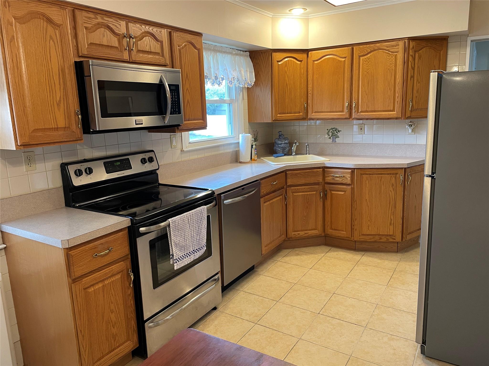 16 N Guilette Place, Amityville, New York image 16