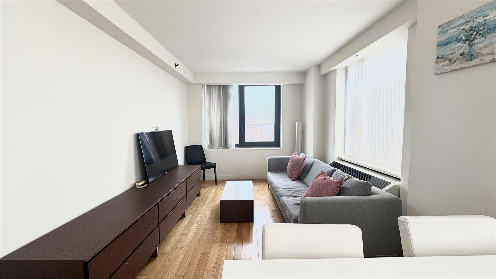 39-16 Prince Street 8E