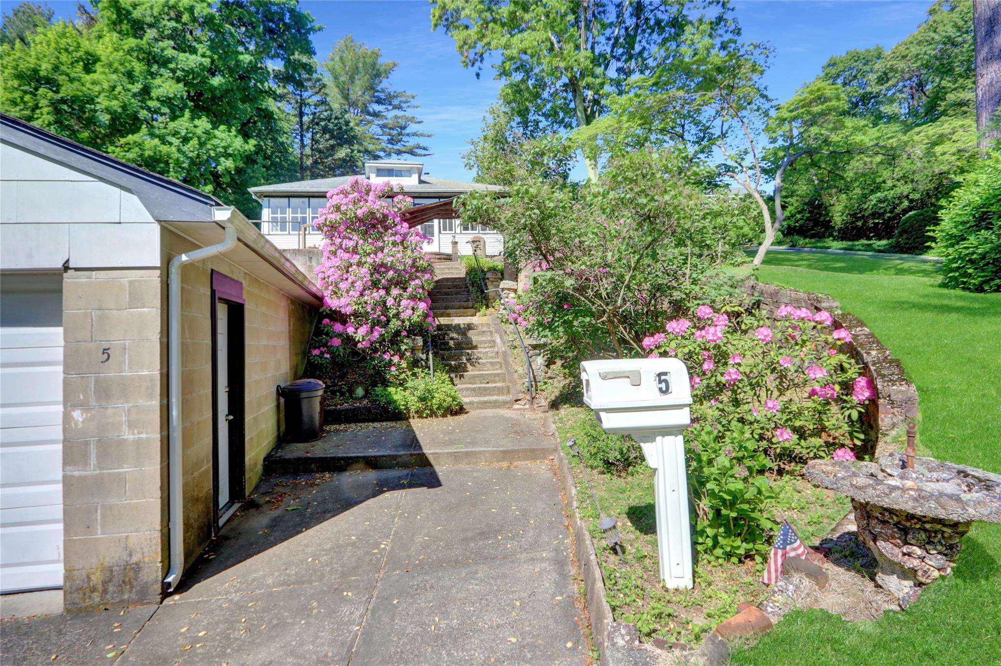 5 The Promenade, Glen Head, New York image 3