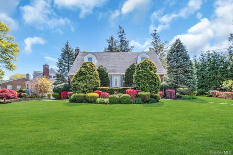 Homes For Sale - 304 Old Courthouse Road<br/> New Hyde Park, NY 11040