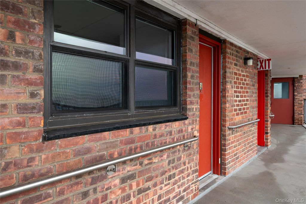 Photo of 90-50 Union Turnpike #15H, Glendale, NY 11385 (MLS # 961357)