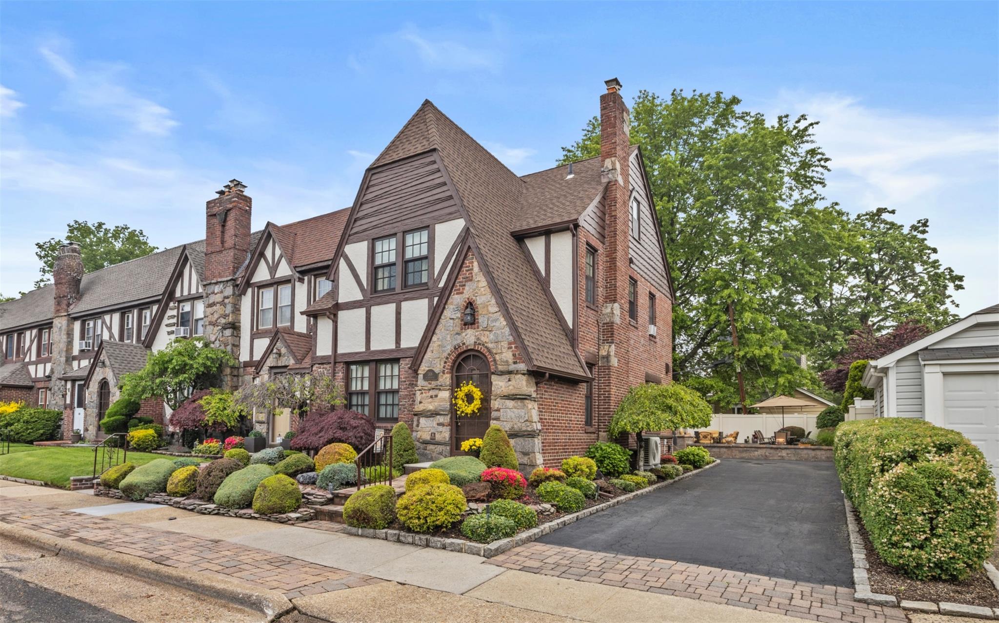 306 Buchanan Avenue, Mineola, New York image 2