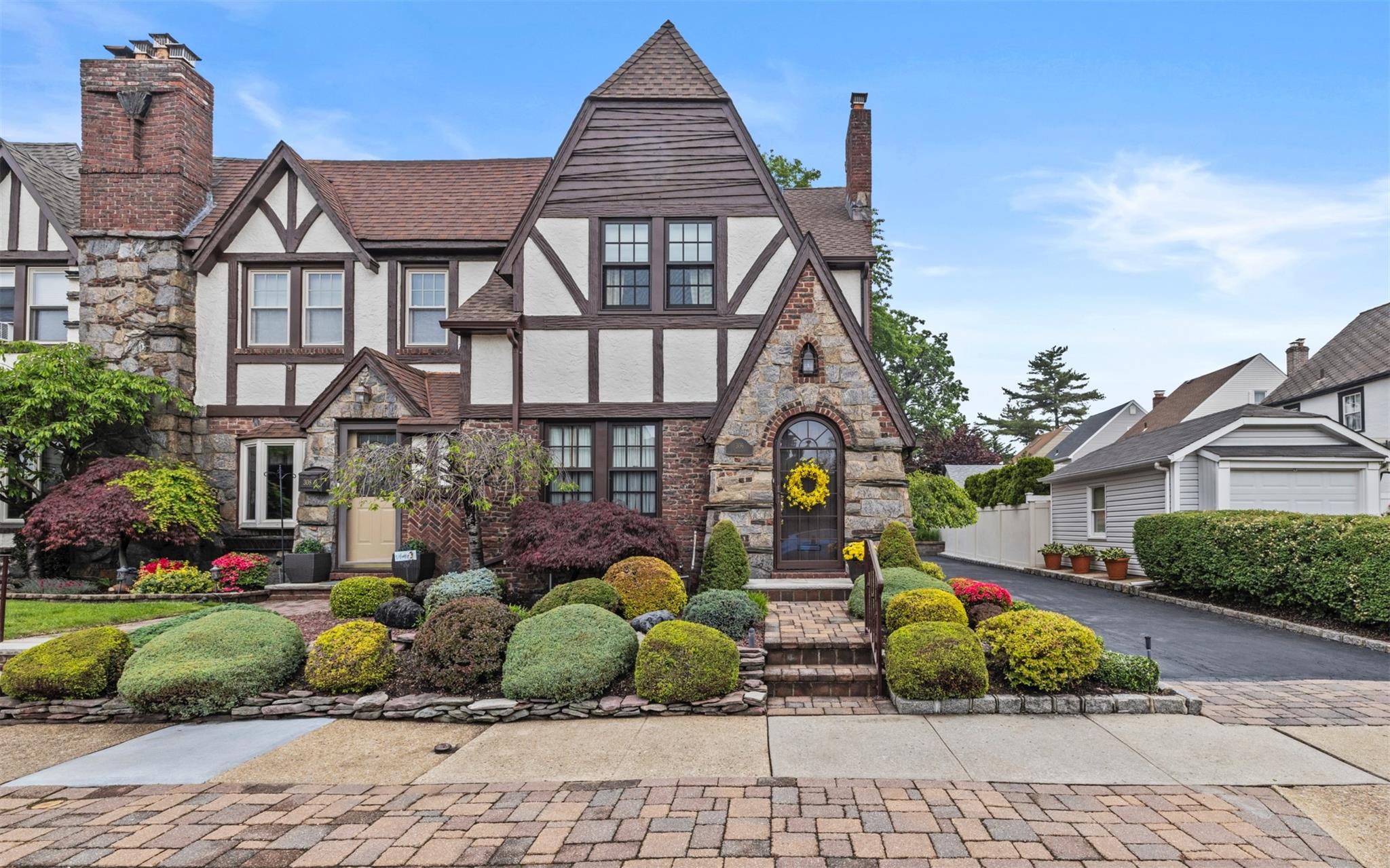 306 Buchanan Avenue, Mineola, New York image 1