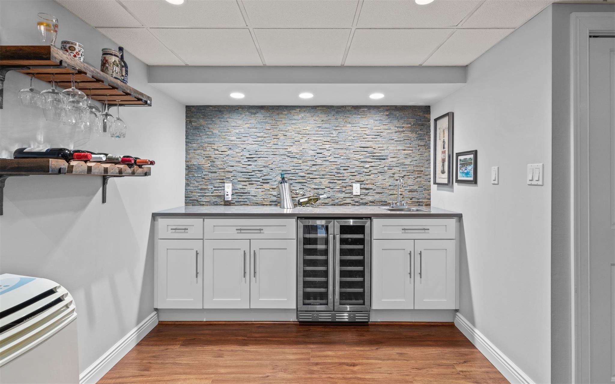 306 Buchanan Avenue, Mineola, New York image 21