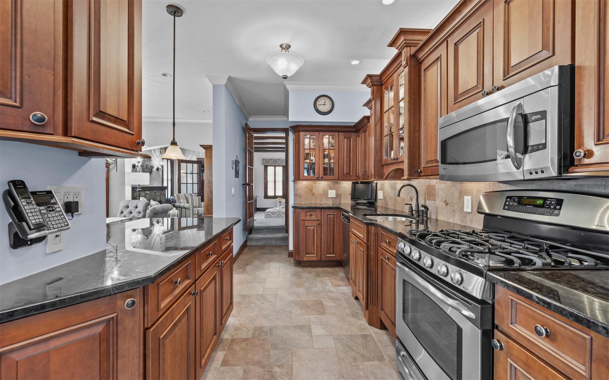 306 Buchanan Avenue, Mineola, New York image 11