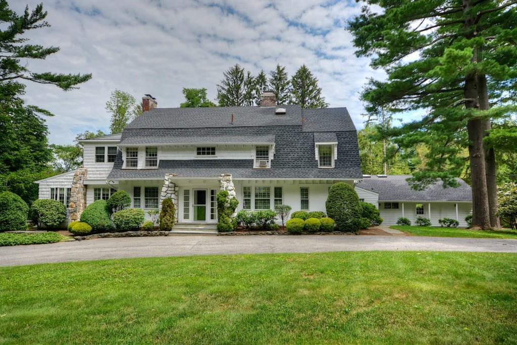 Orchard Ridge Road, Chappaqua, New York - 5 Bedrooms  
4 Bathrooms  
9 Rooms - 